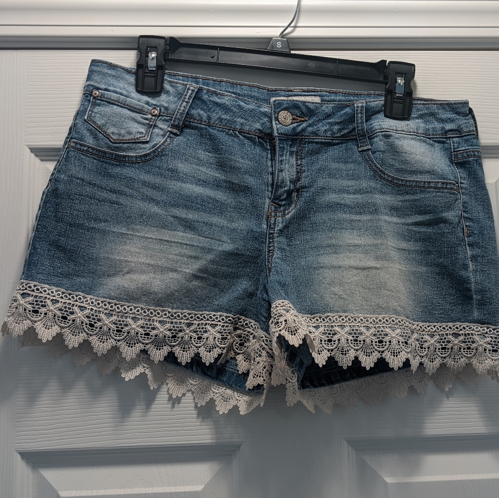 LEI shorts